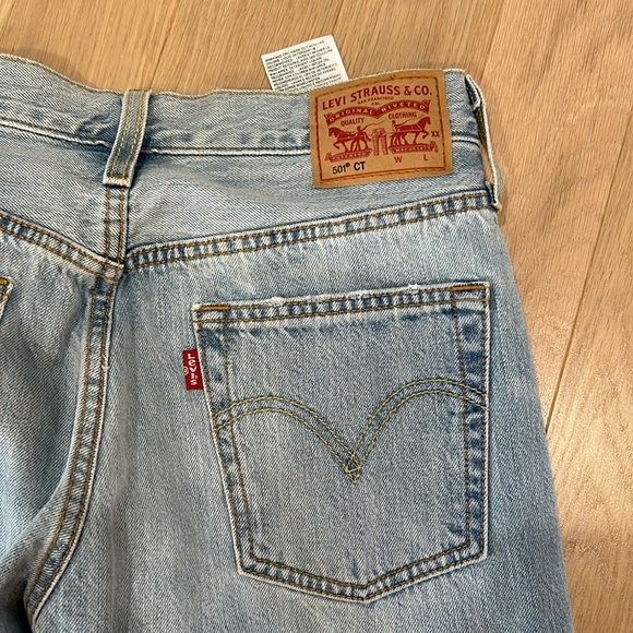 Distressed Vintage Levi’s Boyfriend Jeans. Size 26 - Picture 8 of 9